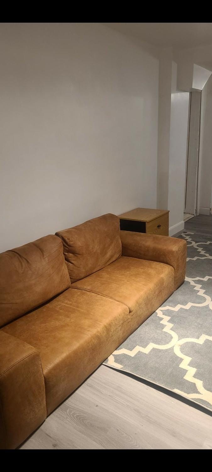 small modern 2 bedrooms Apartment in Montreal