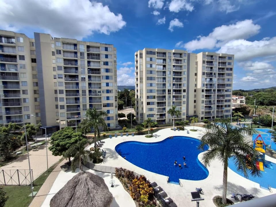Day, Swimming pool