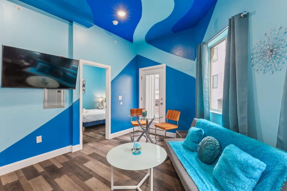 TV and multimedia, Living room, Seating area, Dining area