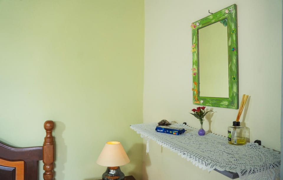 SUÍTE em casa FRENTE AO MAR - Acesso à PRAIA, CHURRASQUEIRA, GARAGEM e WI-FI 80mbps - Ambiente Privativo - Itanhaém-SP Campground/ 
RV Resort in Itanhaém