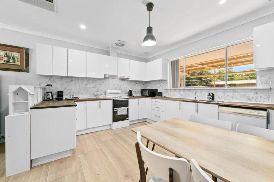 Kitchen or kitchenette, Dining area, dishwasher, oven, stove, toaster