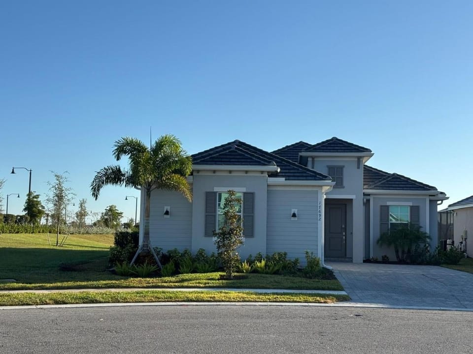 Stay in Golf community -Wellen Park Venice Villa in North Port