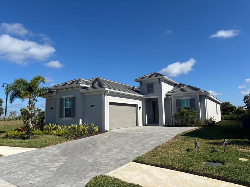Stay in Golf community -Wellen Park Venice Villa in North Port