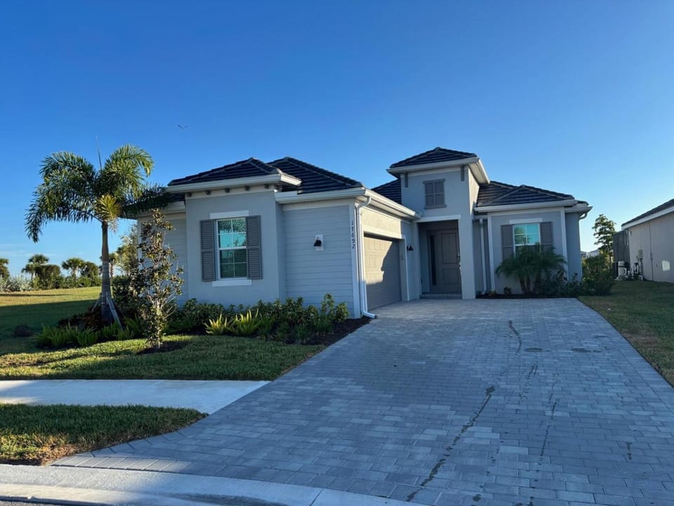Stay in Golf community -Wellen Park Venice Villa in North Port