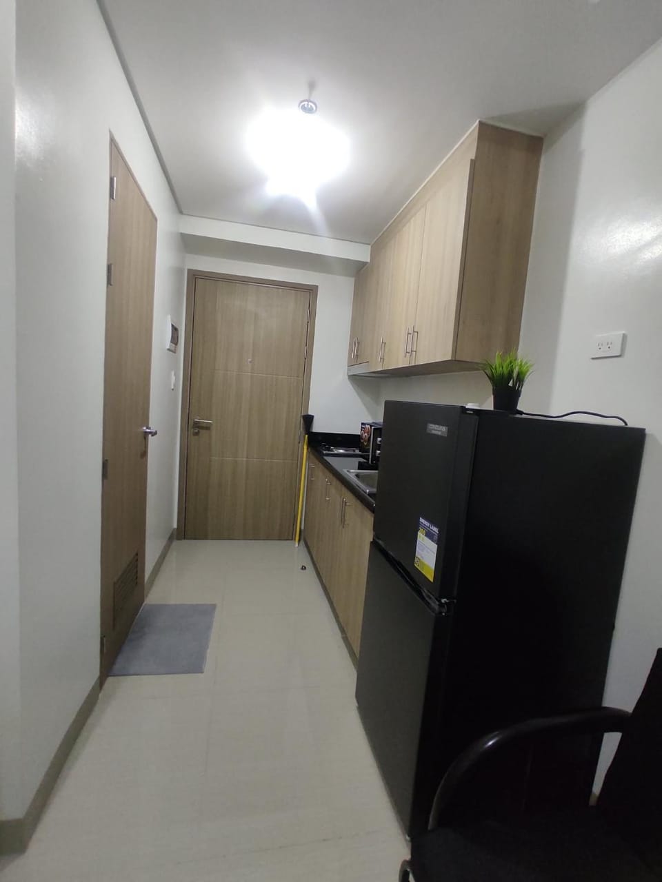 Kitchen or kitchenette, oven