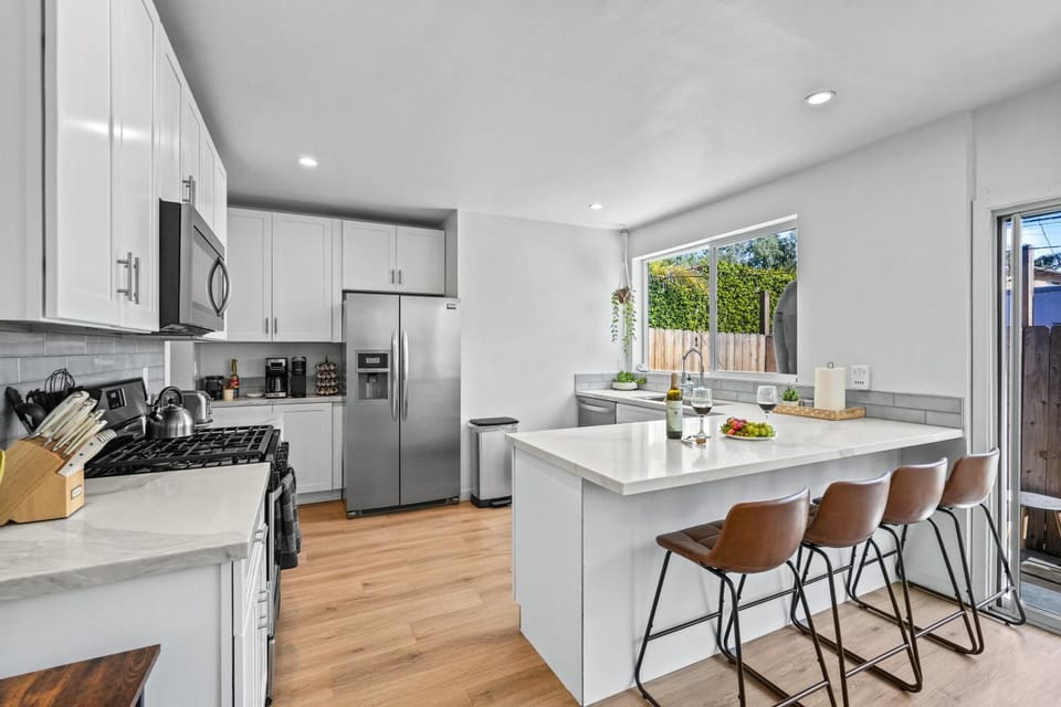 Belmont Shore Getaway with Hot Tub and Firepit House in Long Beach