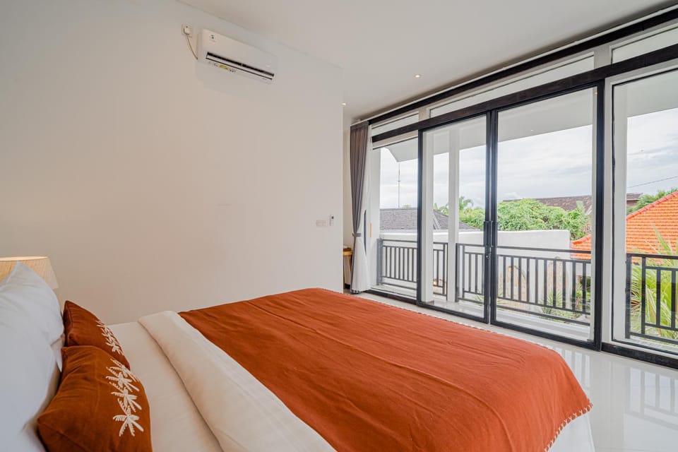 View (from property/room), Balcony/Terrace, Bedroom, air conditioner