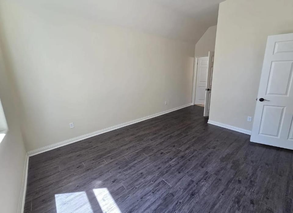 Woodland Oasis 2BR With FREE PARKING Apartment in Canoga Park