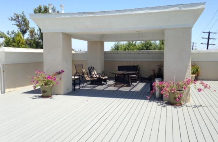 Woodland Oasis 2BR With FREE PARKING Apartment in Canoga Park