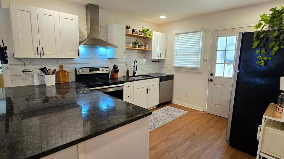 Cozy & Stylish Getaway near ATL House in Forest Park