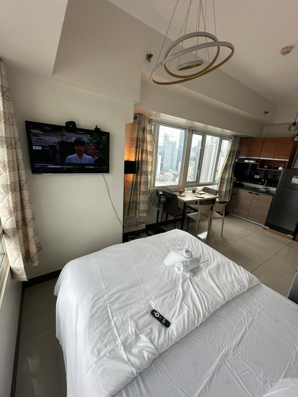 Next Abode Modern Stay at TheBeaconMakatiRoces Apartment in Pasay