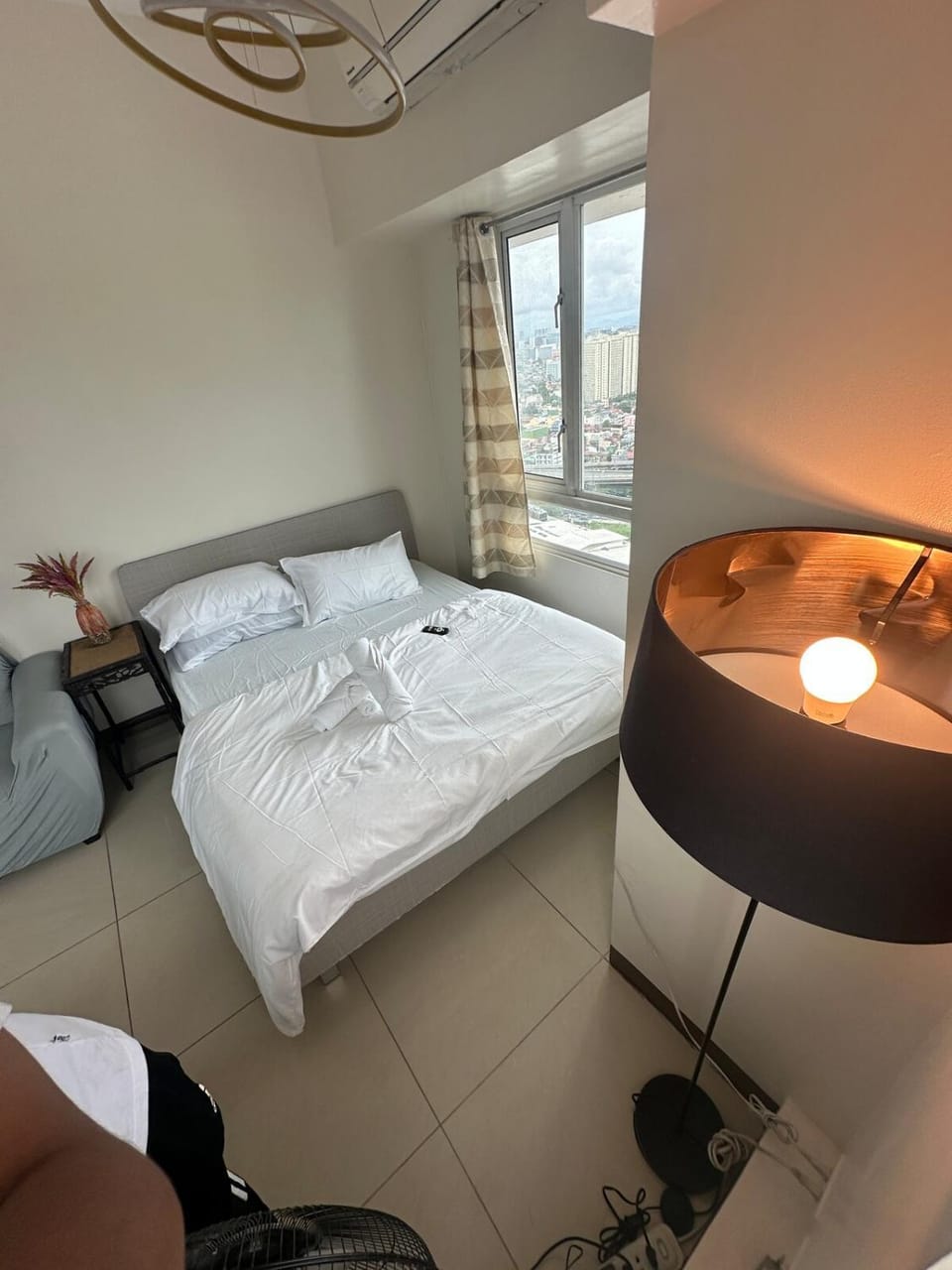 Next Abode Modern Stay at TheBeaconMakatiRoces Apartment in Pasay