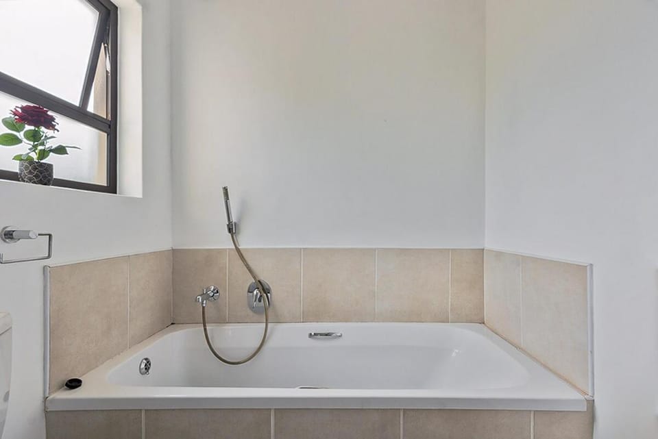 Zalari Luxe Loft A, Spacious 2 Bed Loft, Paulshof Apartment in Sandton
