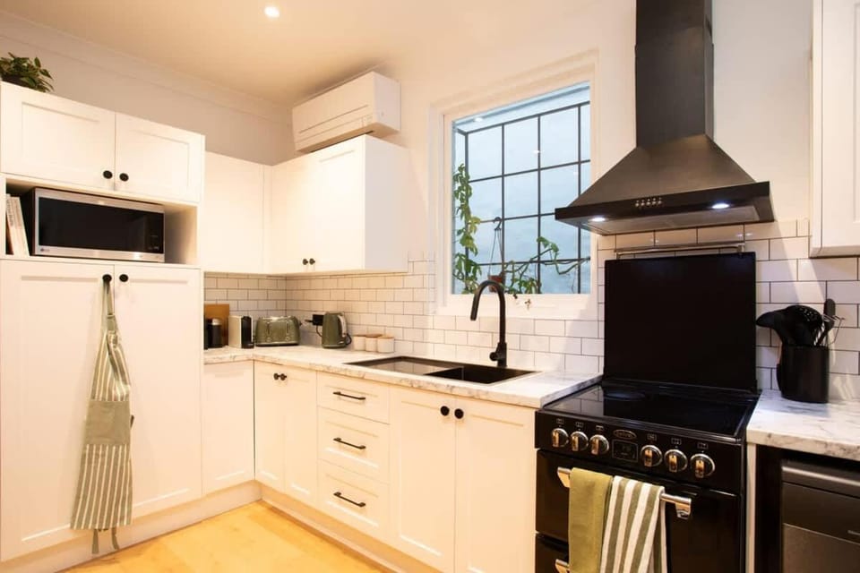 Coffee/tea facilities, Kitchen or kitchenette, dishwasher, pet friendly, stove, toaster