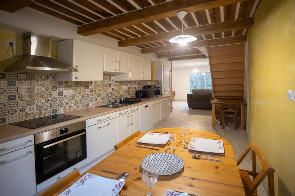 Property building, kitchen, kitchen