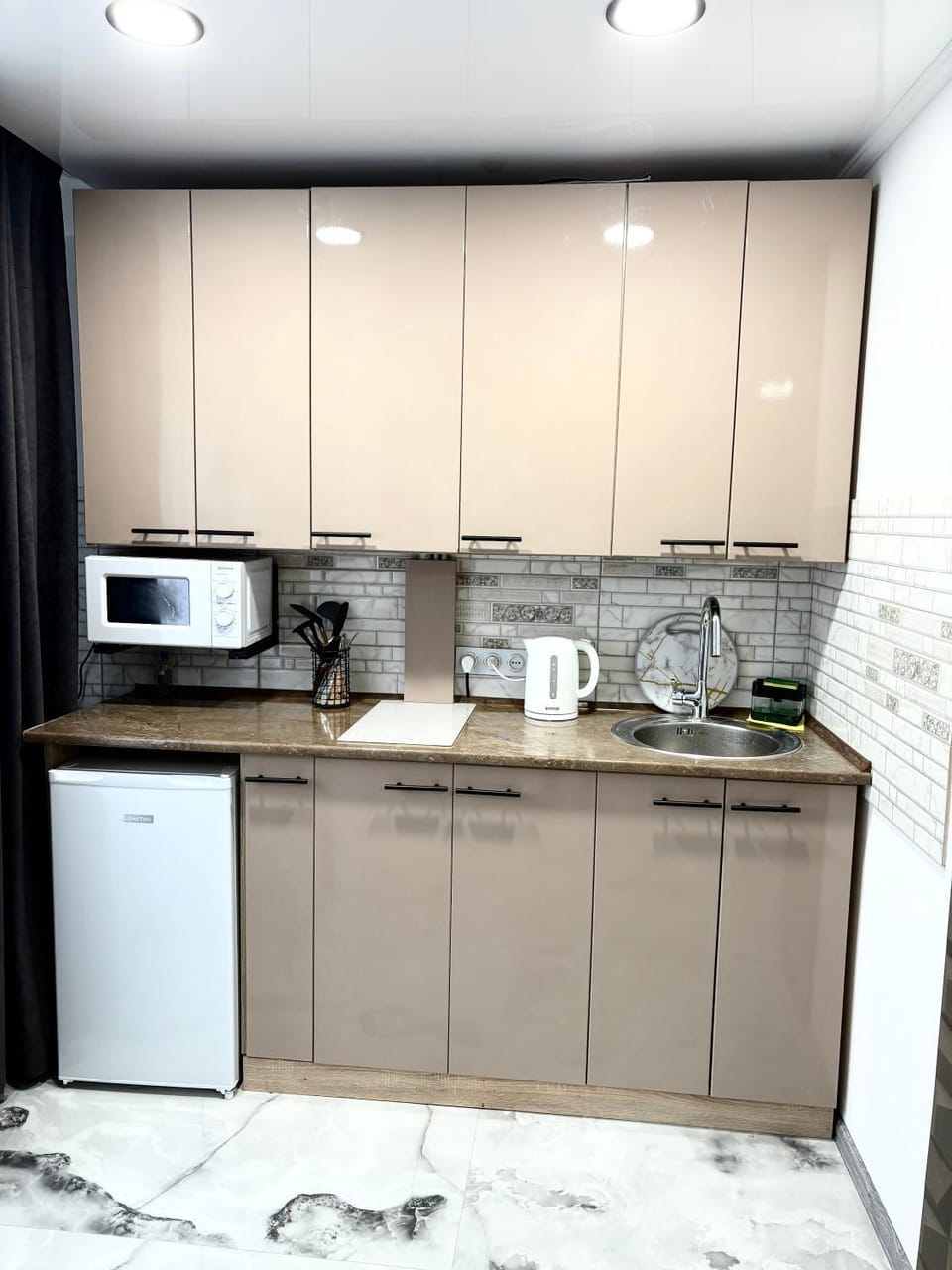 Однокомнатная студия, Соборности 42 Apartment in Dnipropetrovsk Oblast