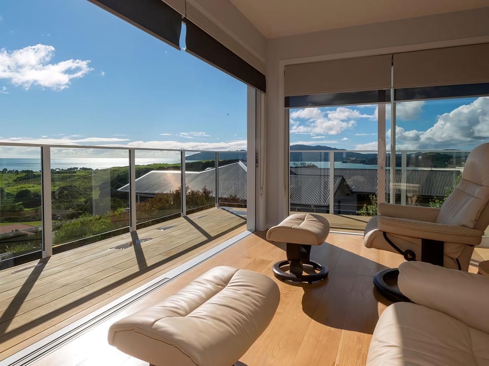 Living room, Mountain view, Sea view
