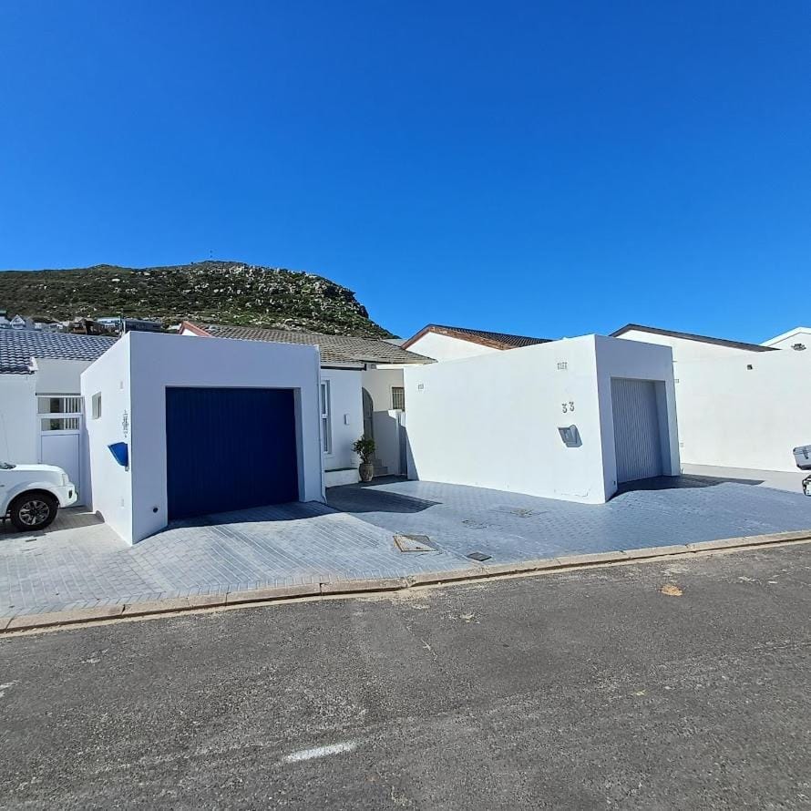 Property building, Day, Natural landscape, Parking