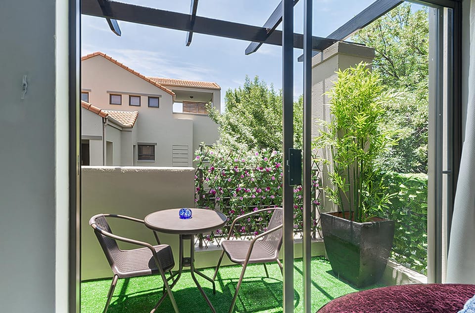 Zalari Loft B, Nature-Inspired 2 Bed Loft, Paulshof, Sandton Apartment in Sandton