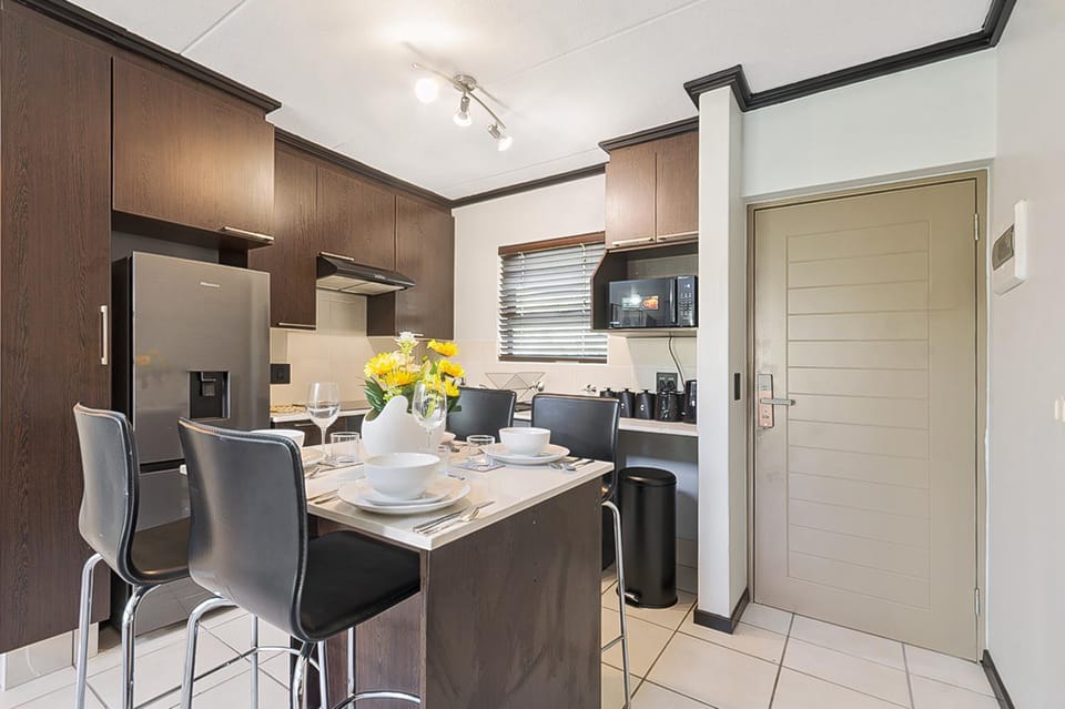 Zalari Loft B, Nature-Inspired 2 Bed Loft, Paulshof, Sandton Apartment in Sandton