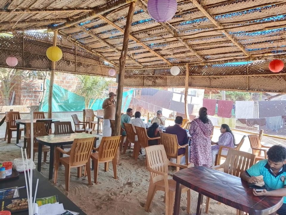 Restaurant/places to eat, People