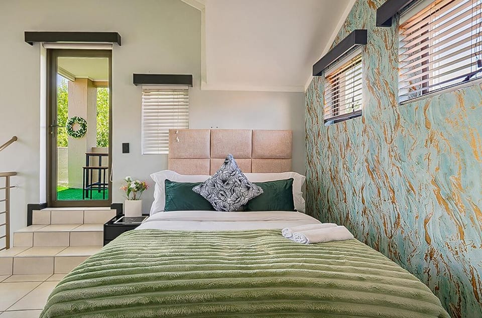 Zalari Luxe Loft B, Nature 1 Bed Loft, Paulshof, Sandton Apartment in Sandton
