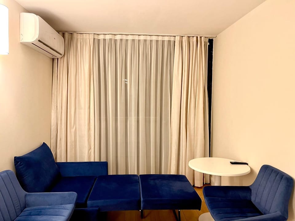 Bed, Living room