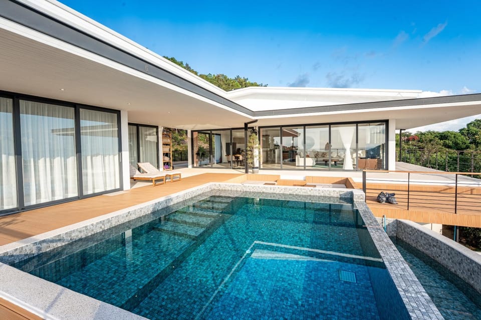Balcony/Terrace, Swimming pool, sunbed