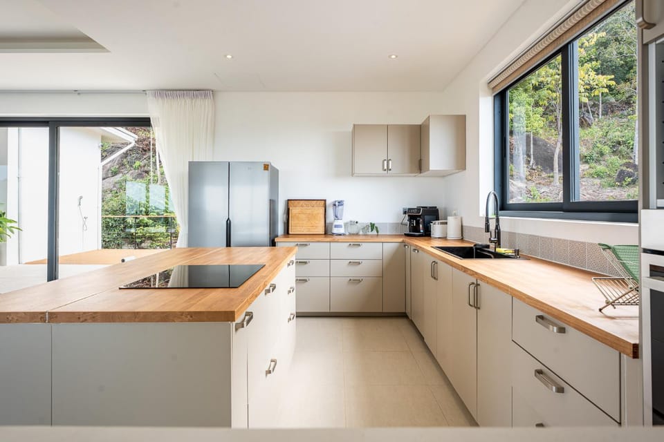 Kitchen or kitchenette, kitchen