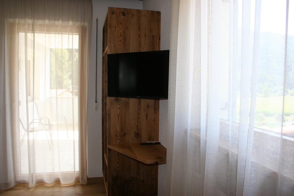 TV and multimedia, Evening entertainment, wardrobe