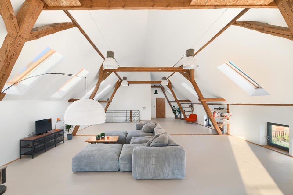 Communal lounge/ TV room, Bed, TV and multimedia, Living room, Photo of the whole room, Seating area, Evening entertainment