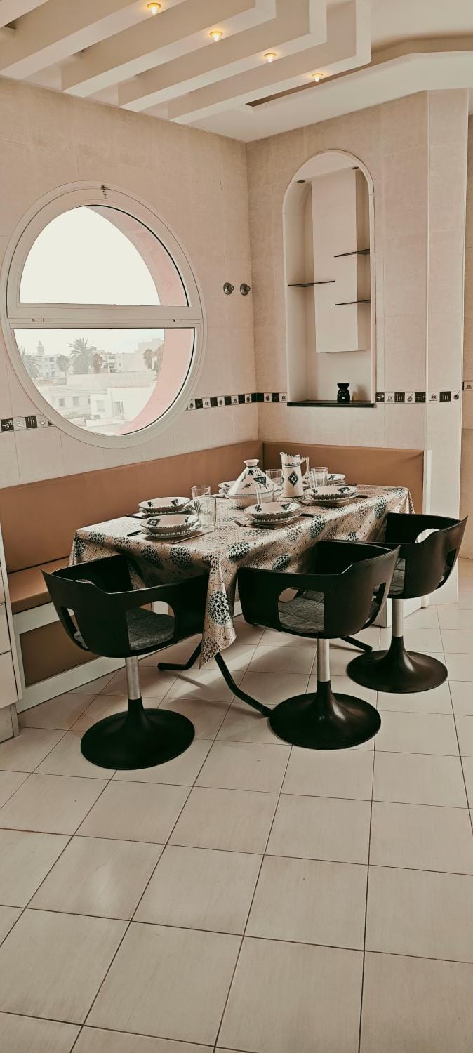 Dining area, kitchen
