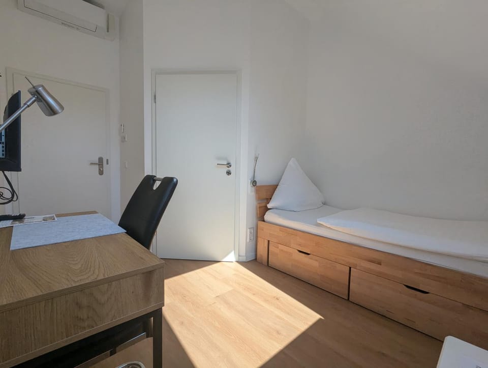 Bed, Photo of the whole room