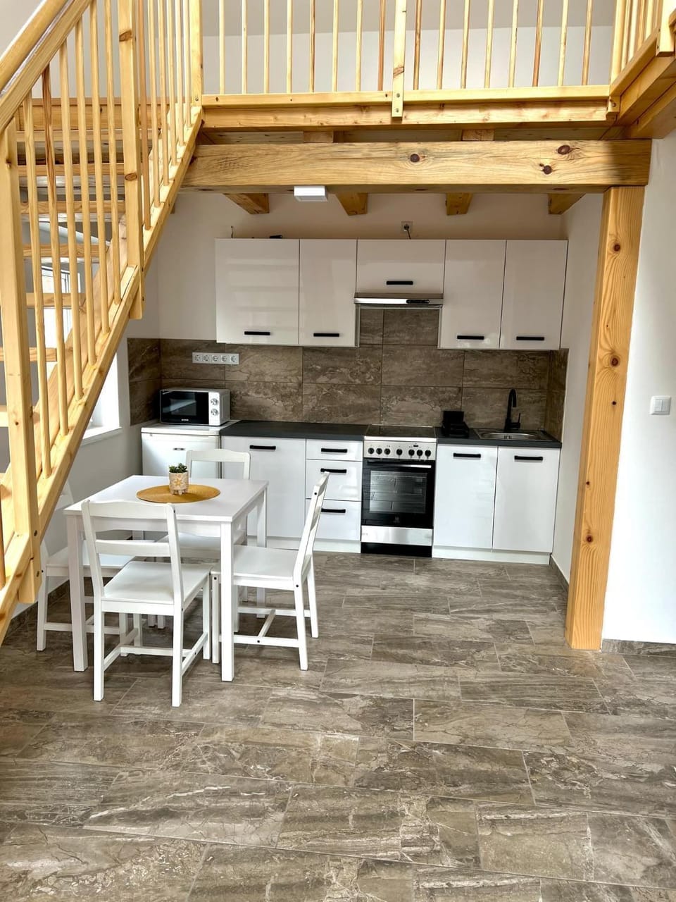 Kitchen or kitchenette, Dining area, oven, stove