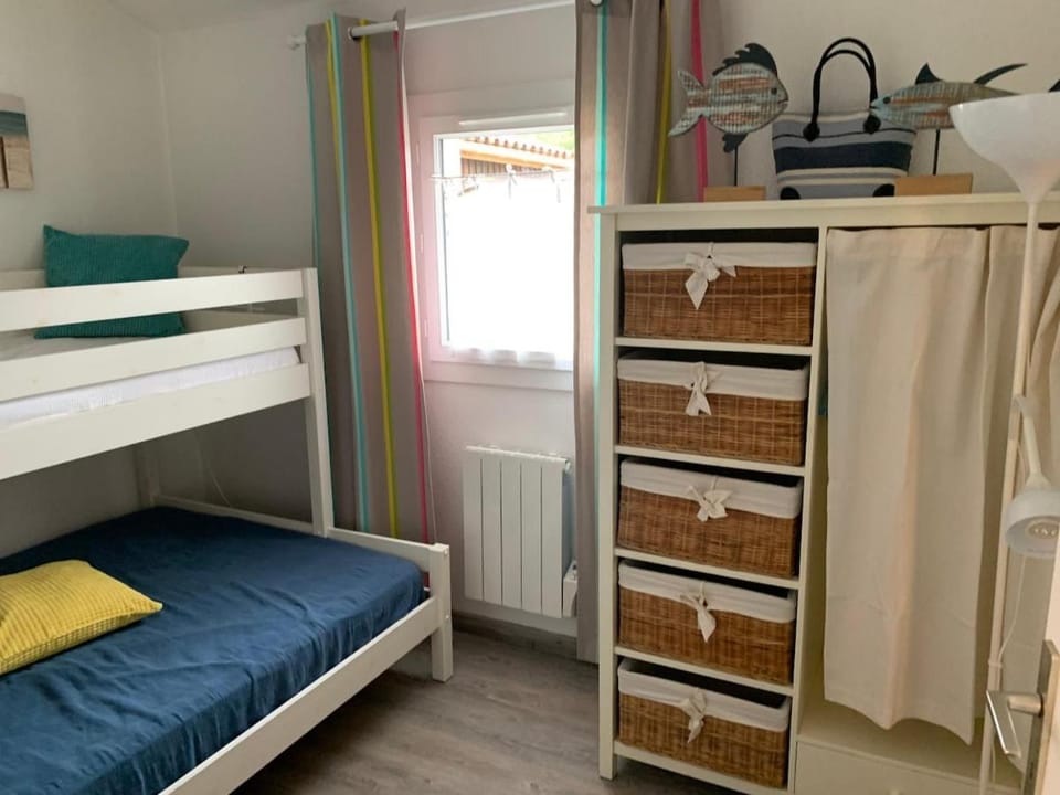 Bed, Photo of the whole room, Bedroom, bunk bed
