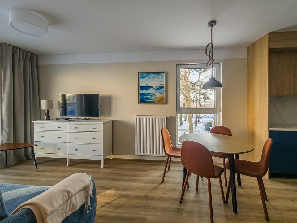 Communal lounge/ TV room, TV and multimedia, Living room, Seating area, Dining area, Evening entertainment