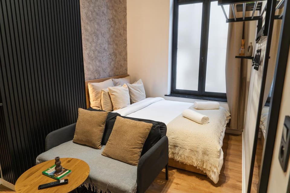 Bed, Seating area, Bedroom, towels