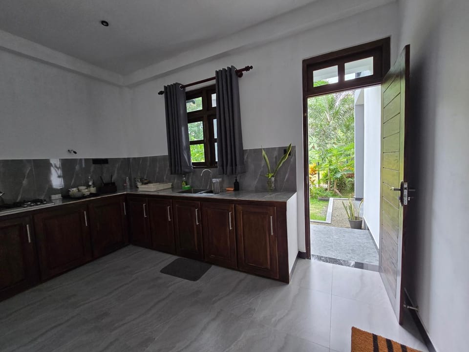 Kitchen or kitchenette, Internal: Not applicable to any particular room