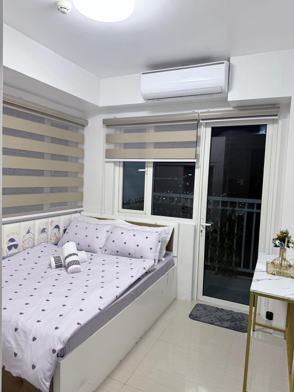 Bed, Bedroom, air conditioner