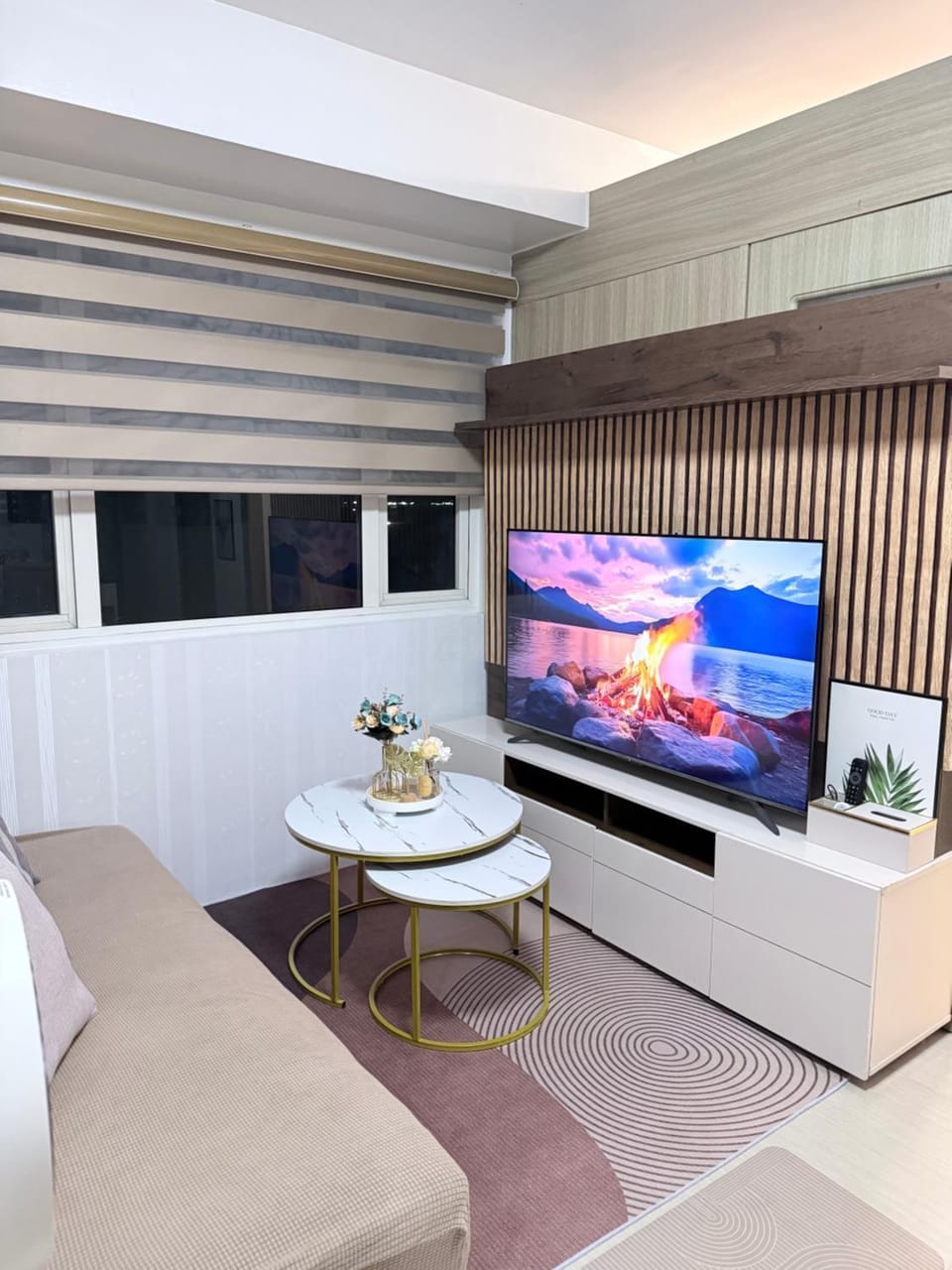 Communal lounge/ TV room, TV and multimedia, Living room, Seating area, Evening entertainment