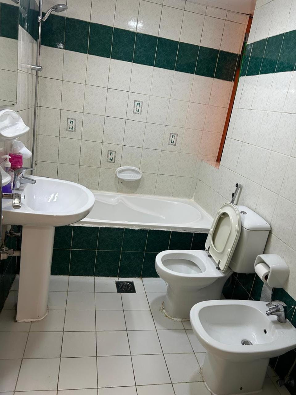 #001Regular Room in Abu Dhabi Vacation rental in Abu Dhabi