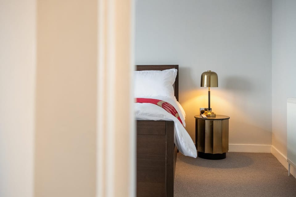 Stunning High Street Loft in Cheltenham House in Cheltenham