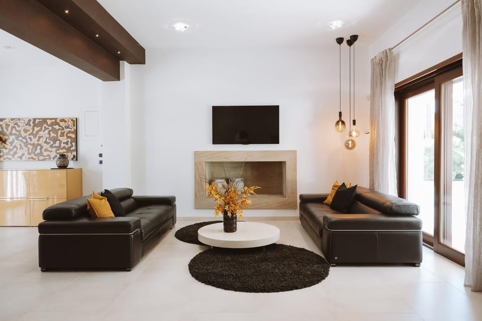 Communal lounge/ TV room, TV and multimedia, Living room, Seating area, Evening entertainment