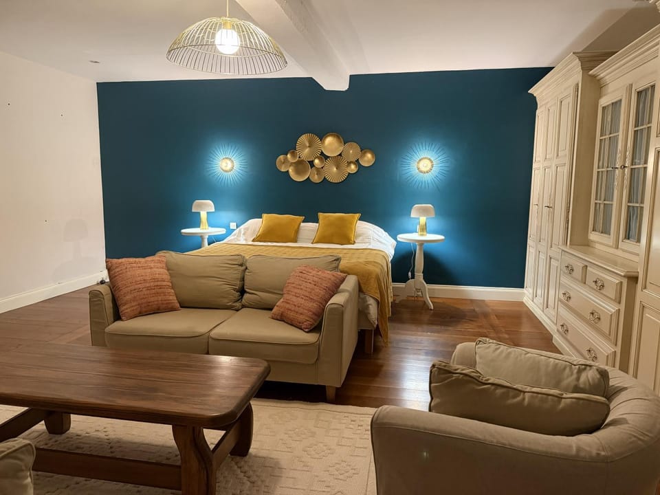 Bed, Photo of the whole room, Bedroom