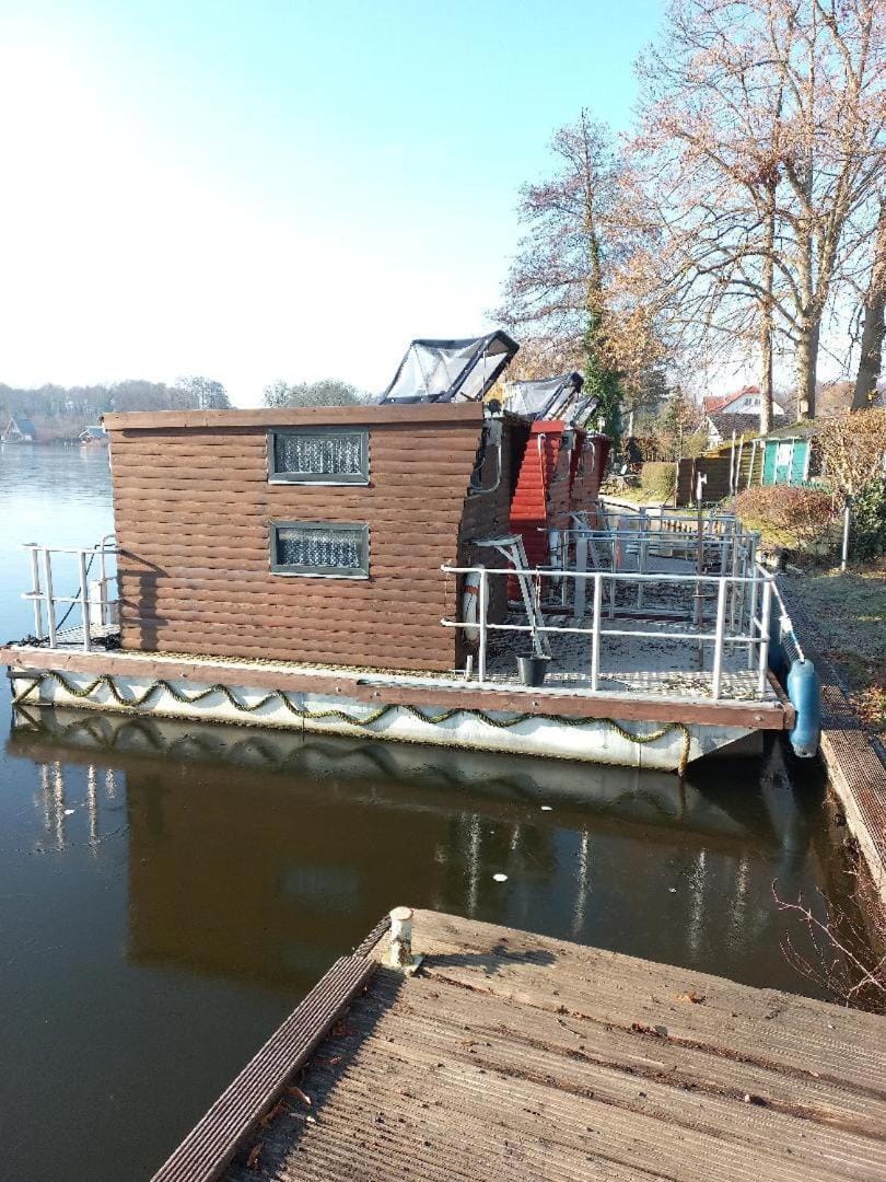 Kleines Hausboot - ideal für Ihren Angelurlaub! Docked boat in Lychen