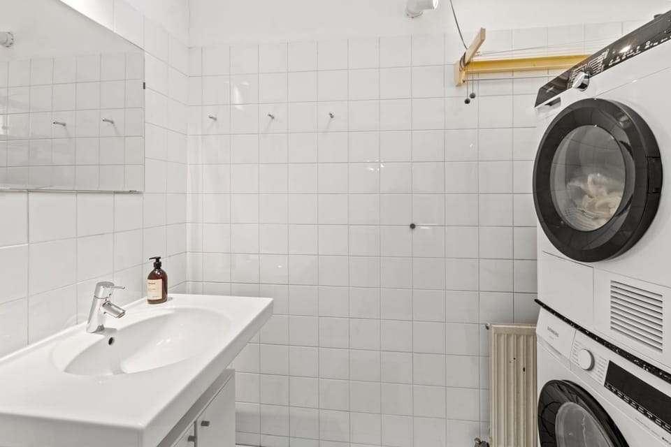 Long Term Rental - 1BR Near Stadthalle Apartment in Vienna