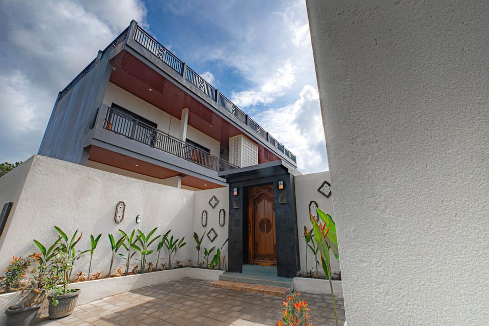 Property building, Facade/entrance, Parking