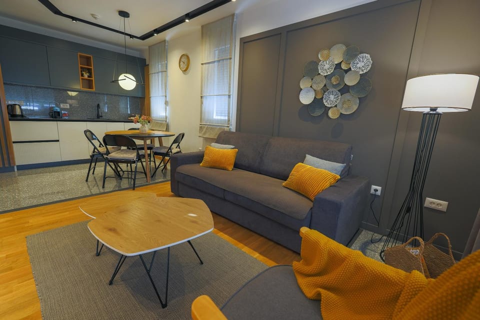 Kitchen or kitchenette, Living room, Seating area, Dining area