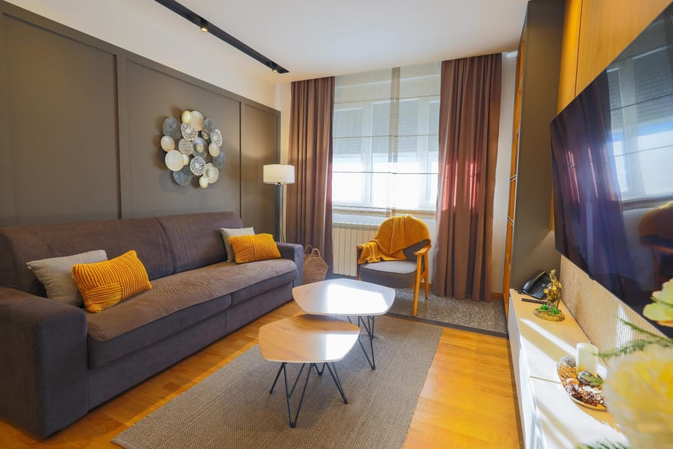 TV and multimedia, Living room, Seating area