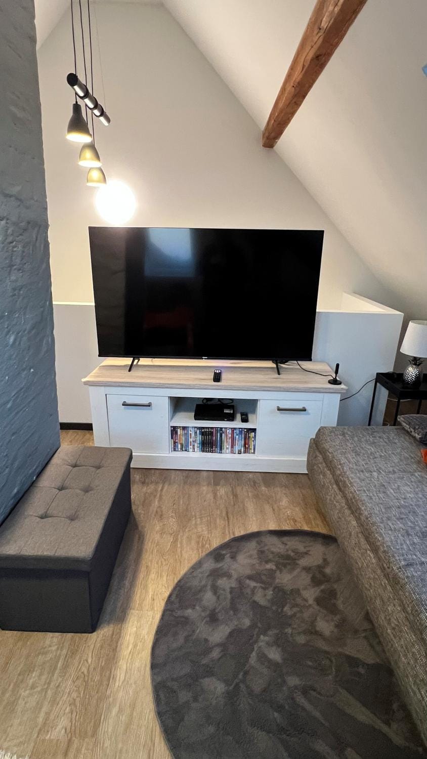 Communal lounge/ TV room, TV and multimedia, Living room, Evening entertainment